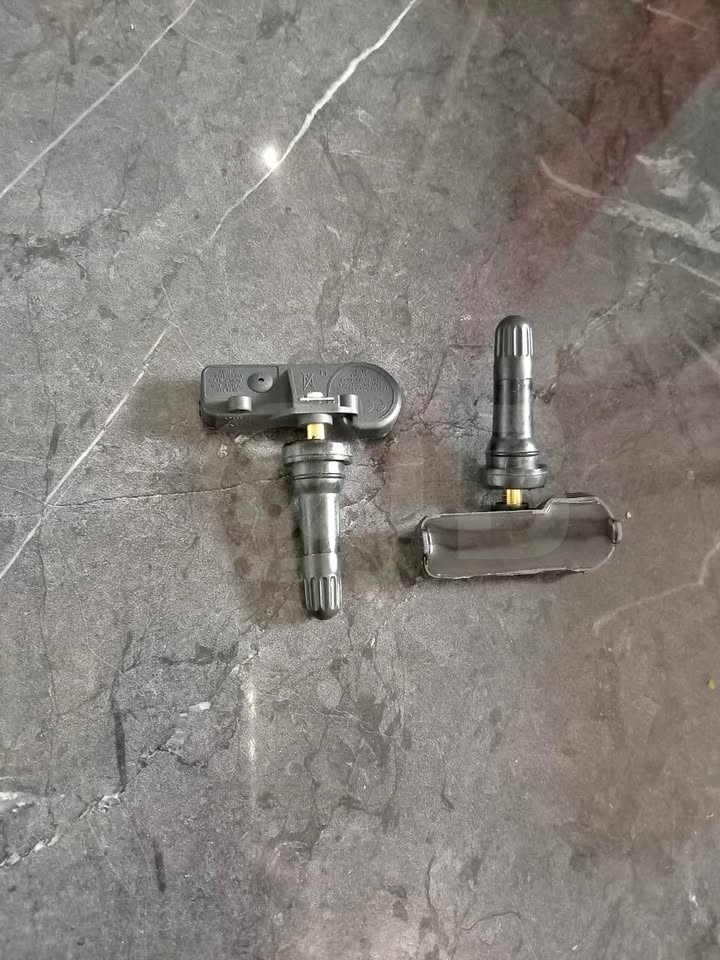 Tyre Pressure Sensor For Jeep Vehicles In Stock - Jeep Electrical Parts - Private Seller Tyre Pressure Sensor For Jeep Vehicles In Stock - Jeep Electrical Parts - Private Seller