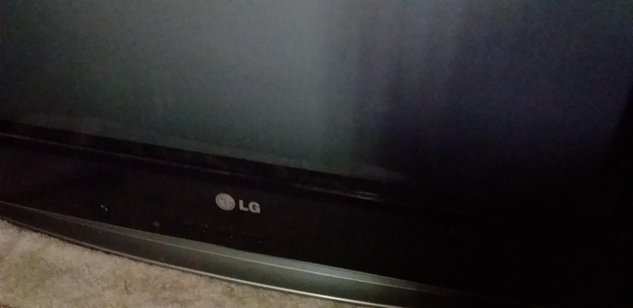 LG 74cm box tv