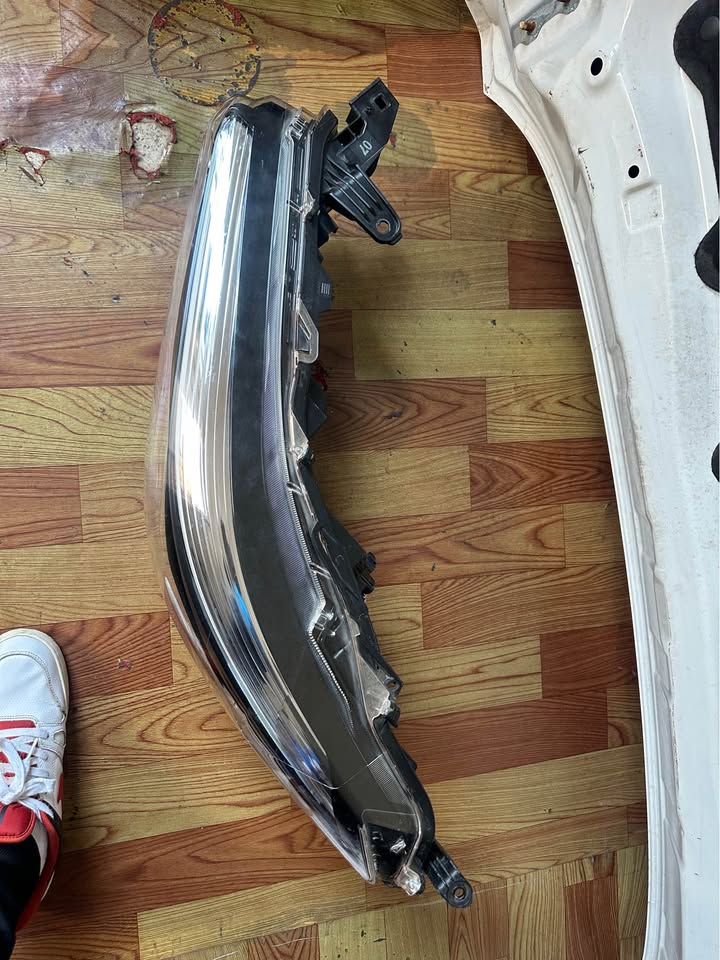 Toyota Corolla cross left side xenon headlight - Private Seller Toyota Corolla cross left side xenon headlight - Private Seller