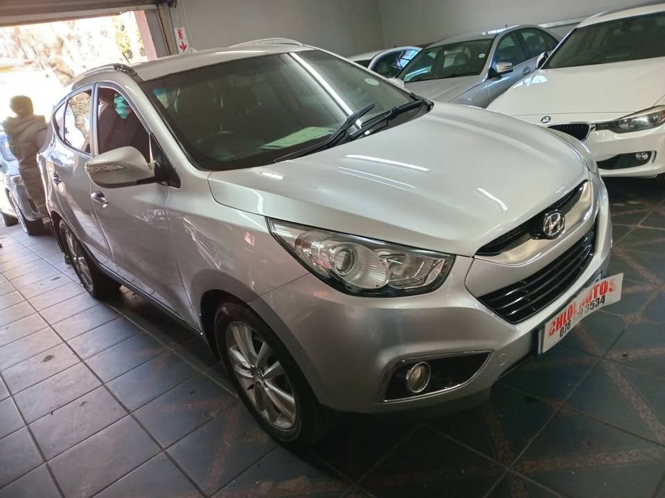 2013 Hyundai ix35 2.0 Petrol,Automatic Silver Color Reverse camera 66000km