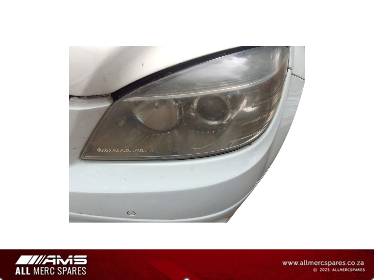 Mercedes C320 CDI 2007 Headlight - Private Seller Mercedes C320 CDI 2007 Headlight - Private Seller