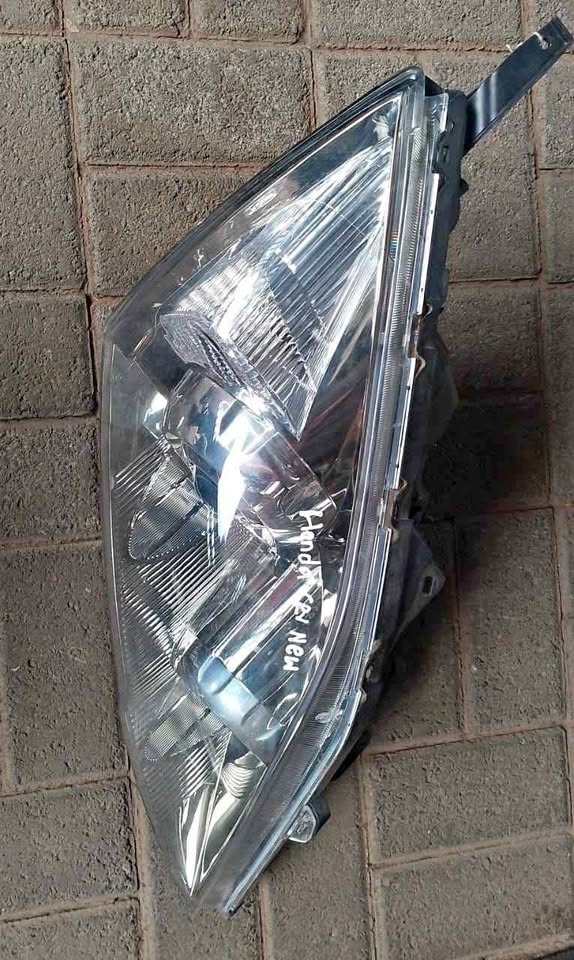 Honda CRV Right Hand Side headlight Selling - Private Seller Honda CRV Right Hand Side headlight Selling - Private Seller