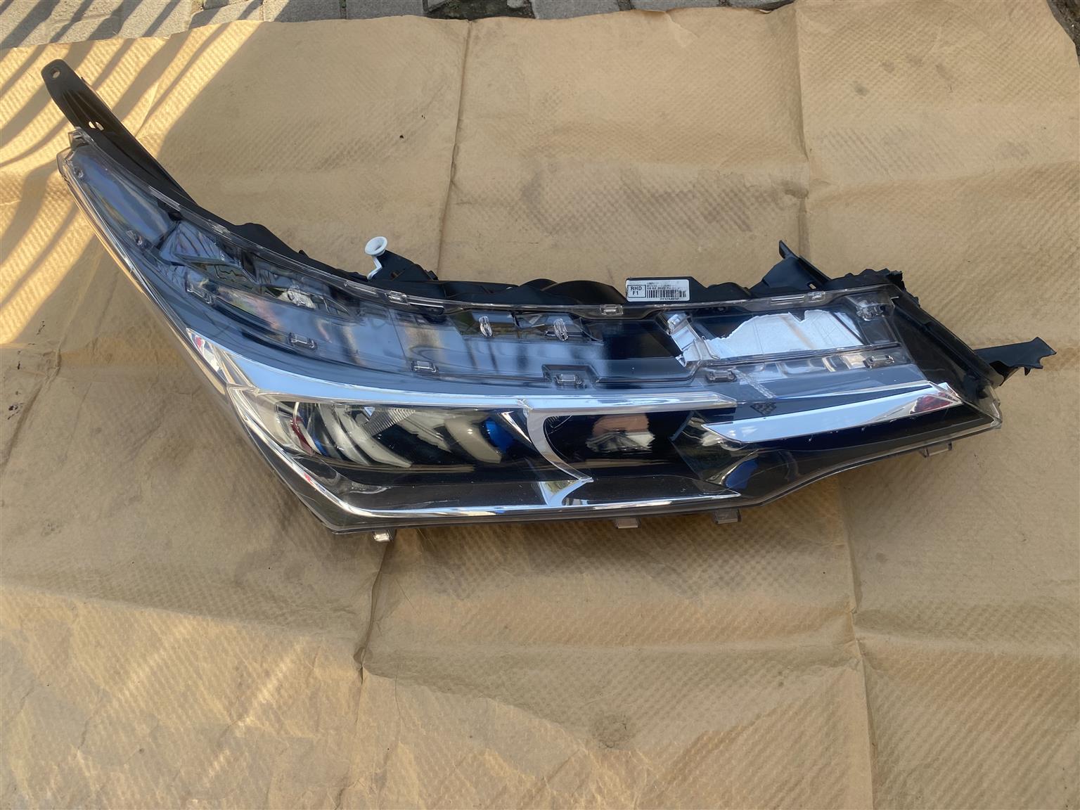 2018 TOYOTA COROLLA PRESTIGE LED HEADLIGHT RIGHT SIDE FOR SALE