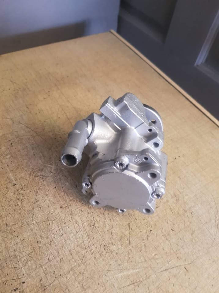 BMW POWER STEERING PUMP FOR SALE - Private Seller