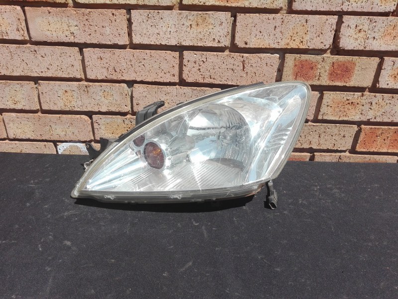Mitsubishi Lancer Left front headlight - Private Seller Mitsubishi Lancer Left front headlight - Private Seller
