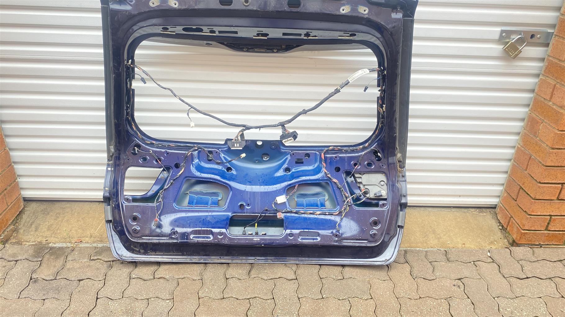 2013 Jeep Grand Cherokee tailgate with Spoiler, brake light including wiring - Private Seller