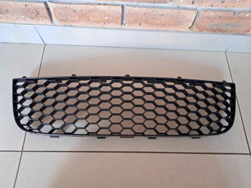 VW GOLF 5 GTI BRAND NEW LOWER CENTER GRILLES FOR SALE PRICE