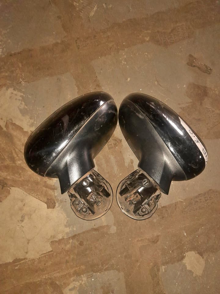 KIA RIO SIDE MIRRORS AVAILABLE - Private Seller KIA RIO SIDE MIRRORS AVAILABLE - Private Seller