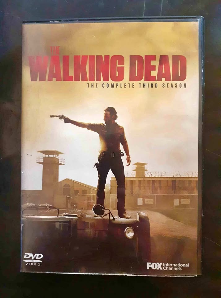 Walking Dead – The Complete Third Season (5 DVD Set) Walking Dead – The Complete Third Season (5 DVD Set)