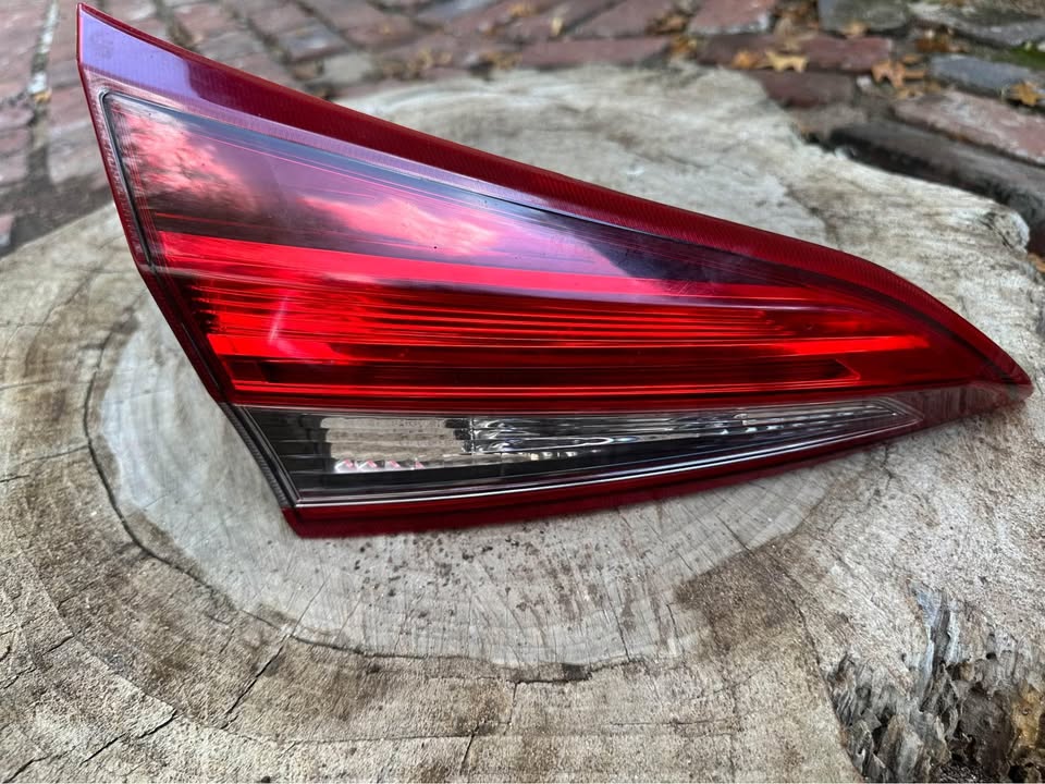 2017-2020 Toyota Yaris LED bootlid taillights - Private Seller 2017-2020 Toyota Yaris LED bootlid taillights - Private Seller