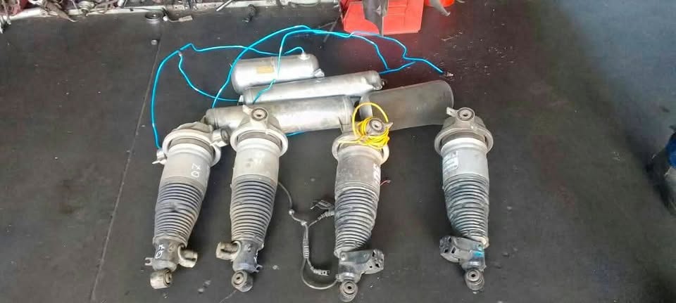 Audi Q7 Air Shocks for Sale - Private Seller Audi Q7 Air Shocks for Sale - Private Seller