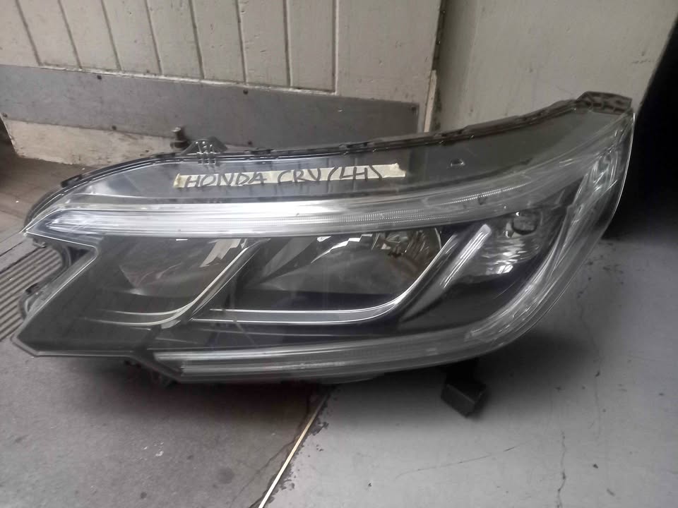 HONDA CRV HEADLIGHT LEFT SIDE - Private Seller HONDA CRV HEADLIGHT LEFT SIDE - Private Seller