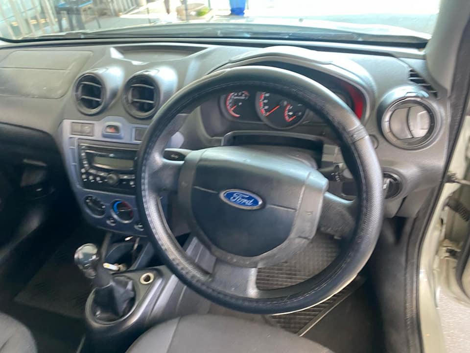 2013 FORD FIGO 1.4 MANUAL