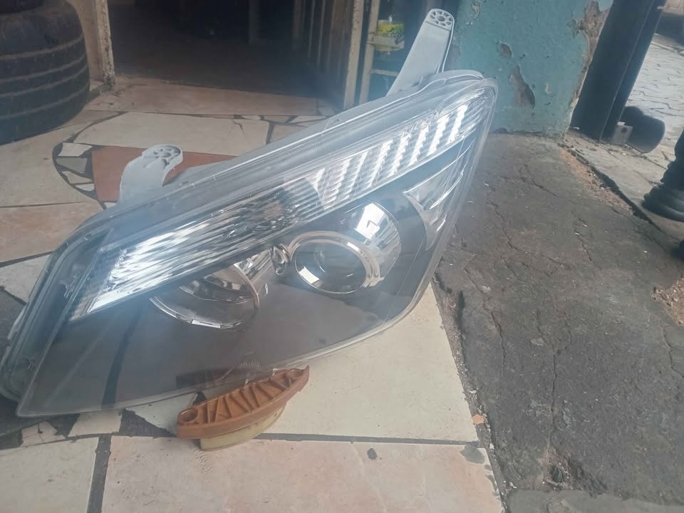 LH Left Hand Head Light Lamp Wth Projector (Tinted) For Isuzu D-Max Dmax 12~16 - Private Seller LH Left Hand Head Light Lamp Wth Projector (Tinted) For Isuzu D-Max Dmax 12~16 - Private Seller