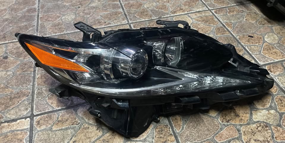 Lexus ES350/ES300h LED HEADLIGHT 2016/18 - Private Seller