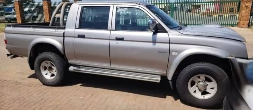Mitsubishi colt 2.8 4m40 bakkies stripping for parts my number WhatsApp or cell