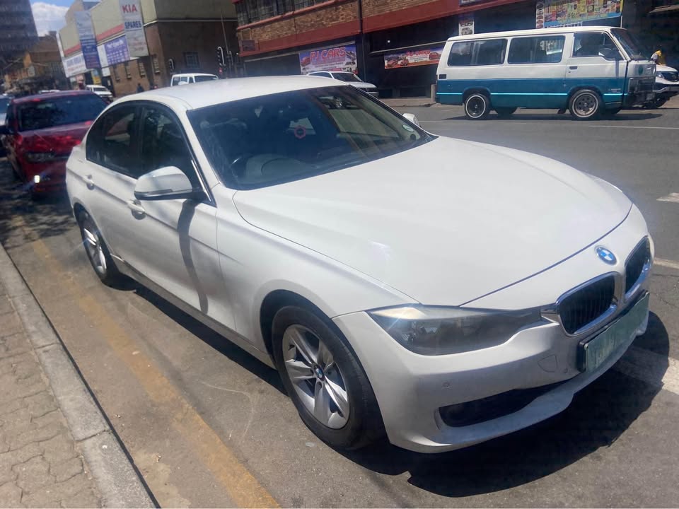 2013 BMW 320i F30