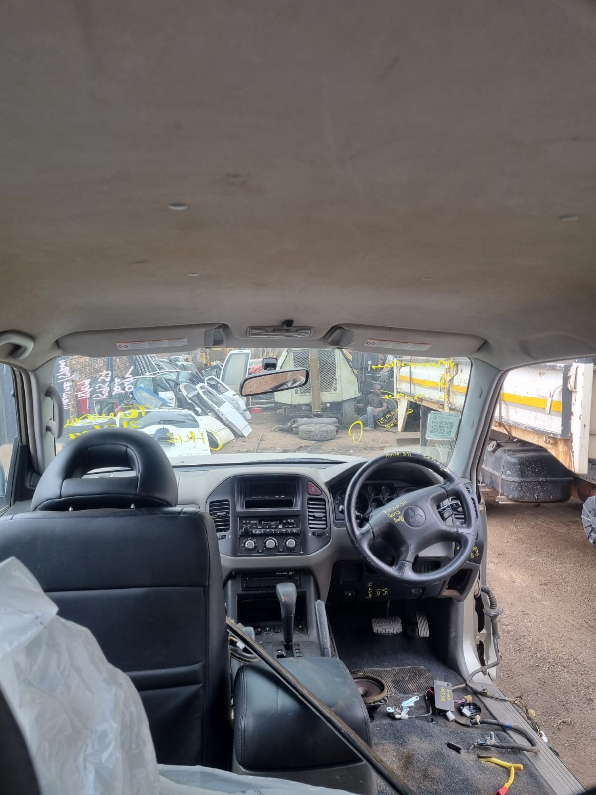 Mitsubishi Pajero Gen 3 Steering Wheel & Radio - Private Seller Mitsubishi Pajero Gen 3 Steering Wheel & Radio - Private Seller