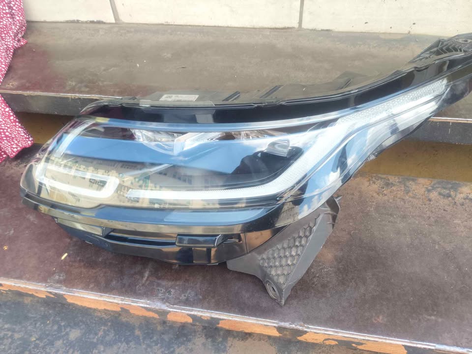 Range Rover Velar 2024 left headlight - Private Seller Range Rover Velar 2024 left headlight - Private Seller