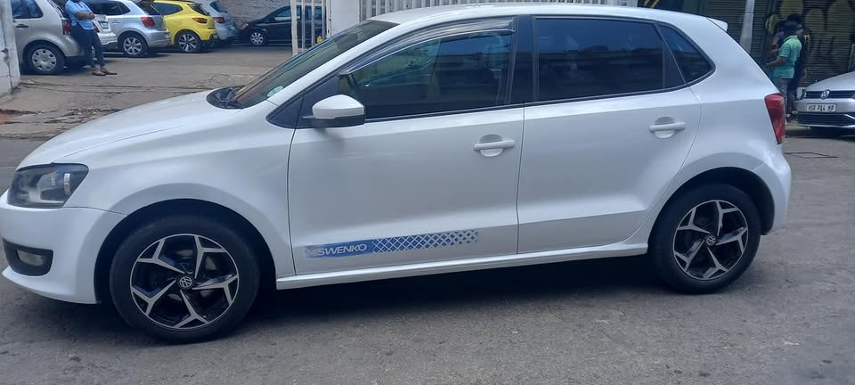 2014 VW POLO 1.4 PETROL, CONFORTLINE, MANUAL TRANSMISSION, WHITE COLOUR, 83000KM