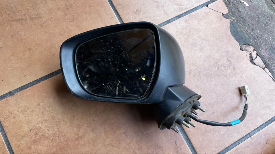 Suzuki Baleno side mirror  Toyota Starlet side mirror - Private Seller