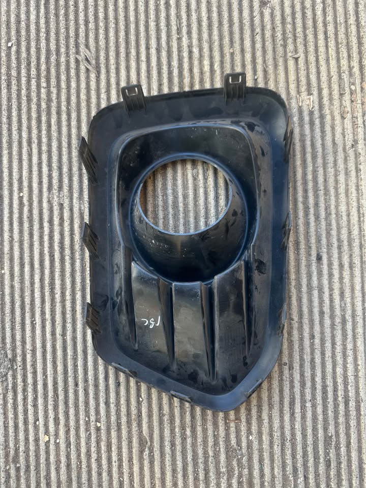 Right side Fog Lamp Cover For Suzuki Vitara Brezza and urban cruiser - Private Seller Right side Fog Lamp Cover For Suzuki Vitara Brezza and urban cruiser - Private Seller
