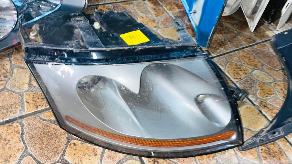 Audi TT xenon headlight 2002 - Private Seller Audi TT xenon headlight 2002 - Private Seller