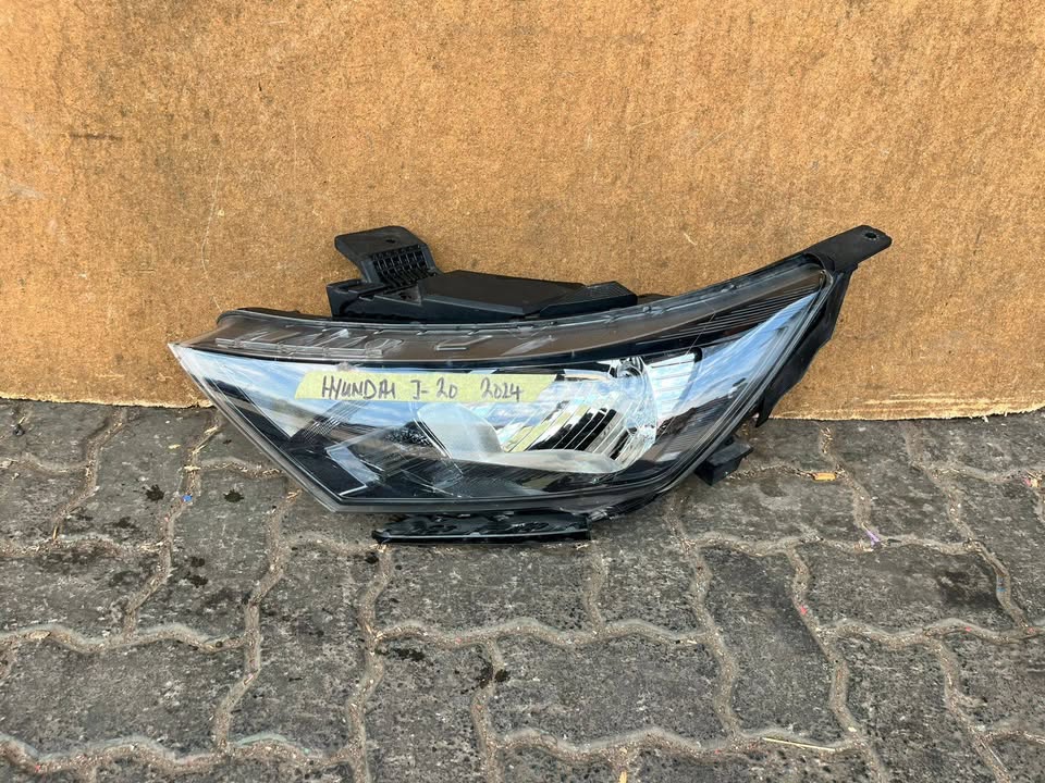 2024 Hyundai i20 Grand Headlight - Private Seller 2024 Hyundai i20 Grand Headlight - Private Seller