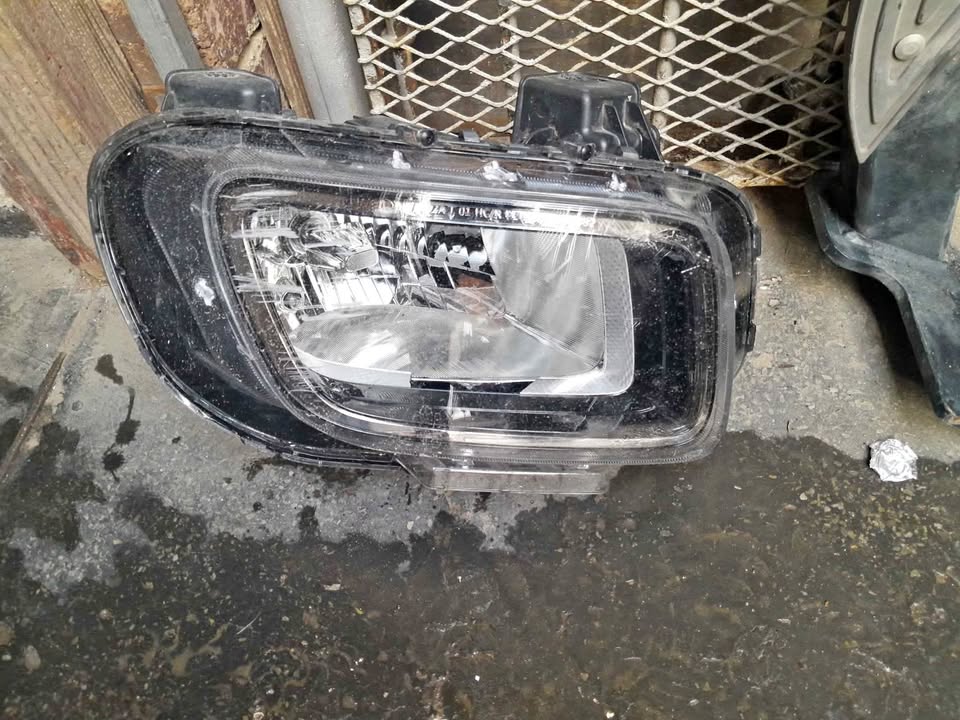 HYNDAI VENUE HEADLIGHT RIGHTSIDE Affordable Pricing: 50%. - Private Seller HYNDAI VENUE HEADLIGHT RIGHTSIDE Affordable Pricing: 50%. - Private Seller