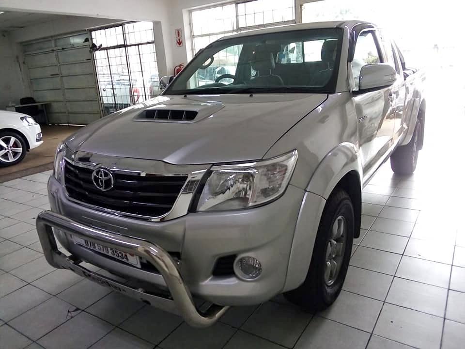 2011 TOYOTA HILUX 3.0 D4D EXTRA CAB 4X4 MANUAL SILVER DIESEL TOWBAR