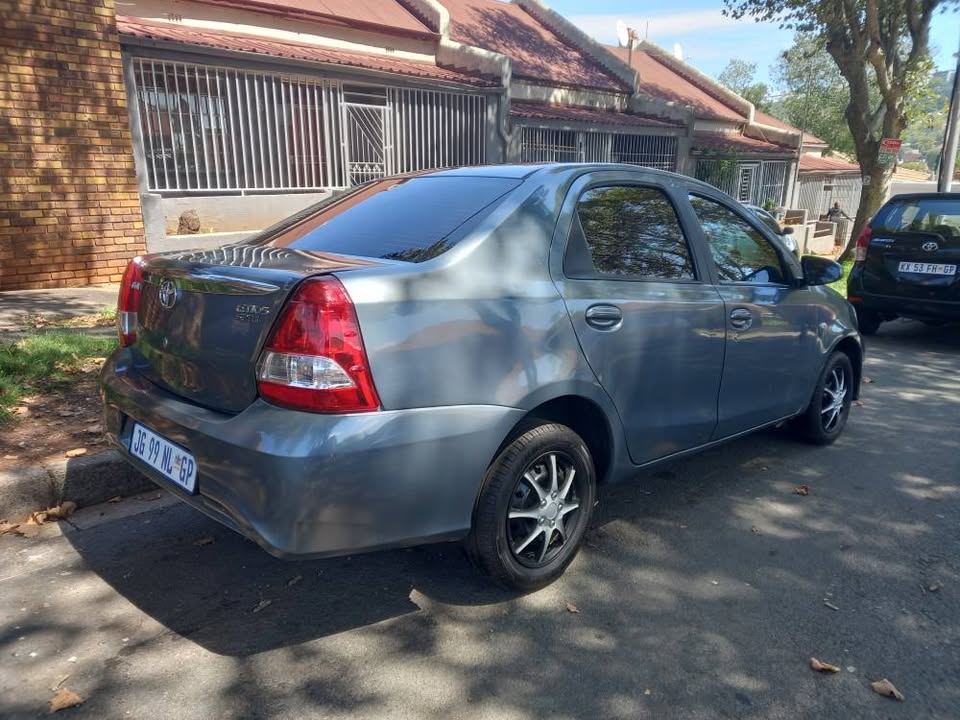 2017 Toyota Etios Sedan Grey. 1.5 Sprint Petrol, Manual, 81000kms