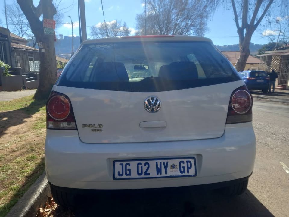 2015 VW Polo Vivo Hatchback 1.6 Petrol, Manuel, White, 90000kms
