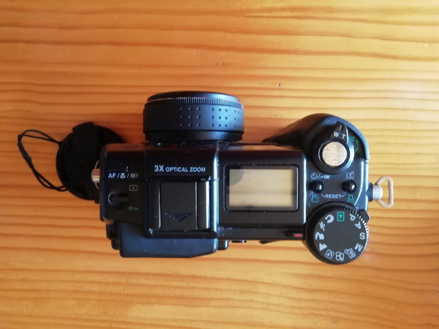 Olympus Camedia Digital Camera C5050 5 MP = Battery Cover doesn't work/close