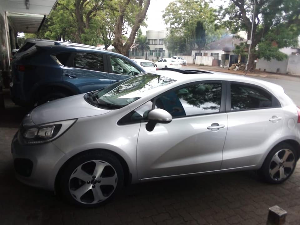 2014 KIA RIO1.4 HATCHBACK SILVER COLOR MANUAL PETROL SPAREKEY SERVICE BOOK SUNROOF