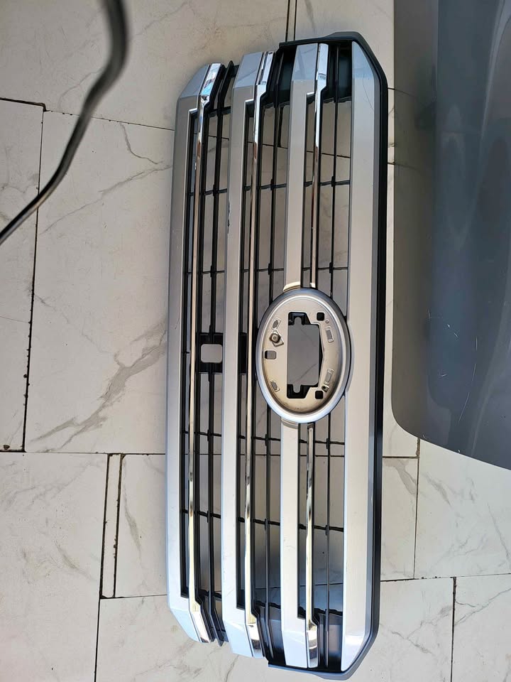 2025 Toyota Landcruiser Prado main grill for sale - Private Seller 2025 Toyota Landcruiser Prado main grill for sale - Private Seller