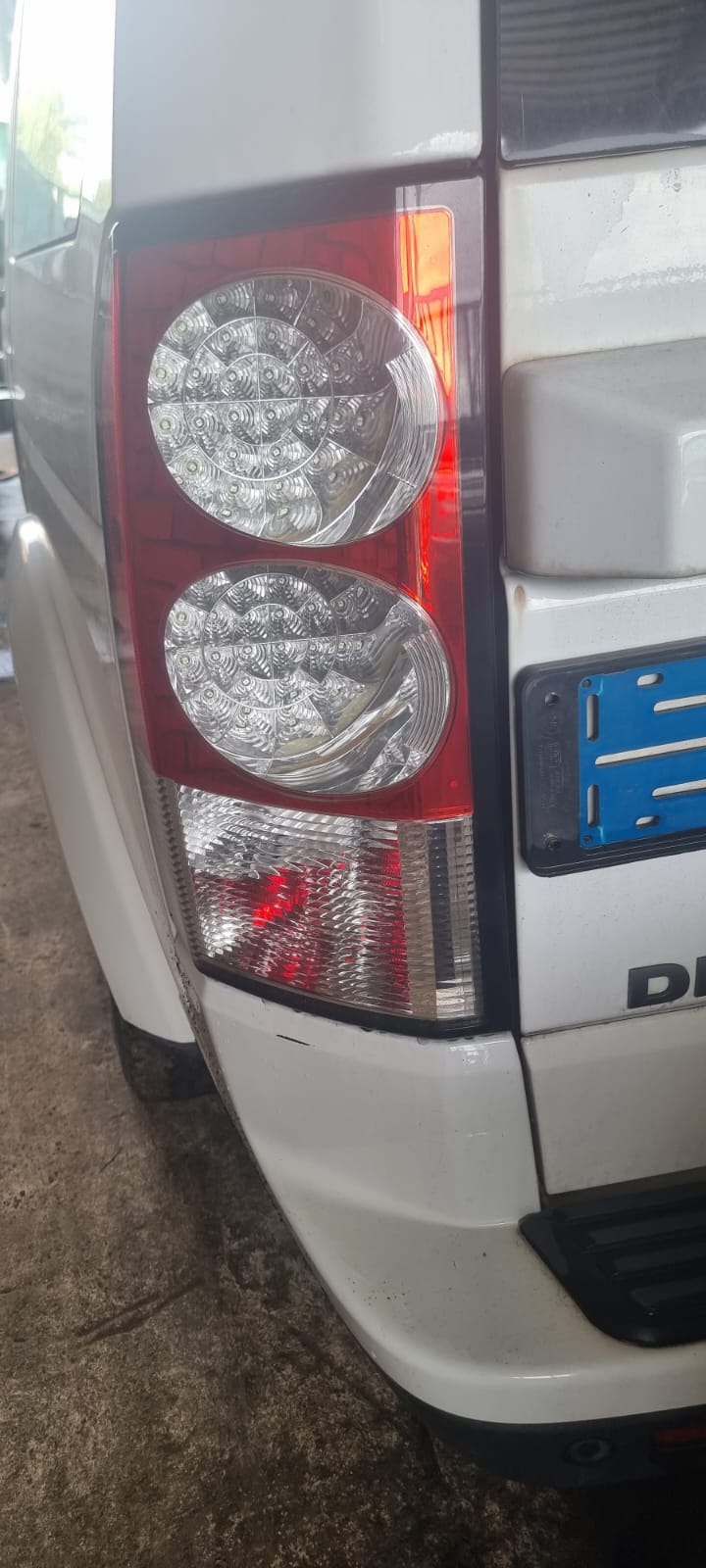 2013 Discovery 4 3.0l SDV6 HSE Tail lights for sale