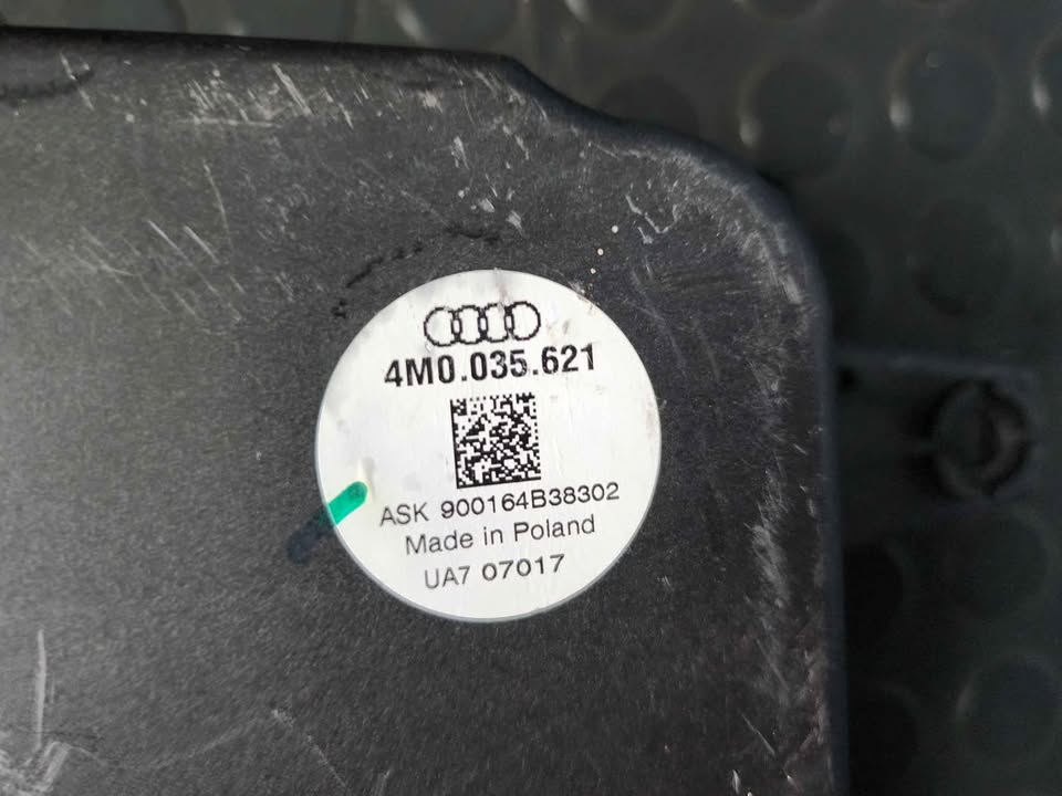 AUDI Q7 SUBWOOFER - Private Seller AUDI Q7 SUBWOOFER - Private Seller