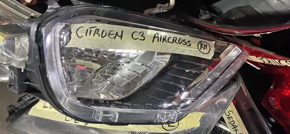 Citroen C3 Aircross headlight - Private Seller Citroen C3 Aircross headlight - Private Seller