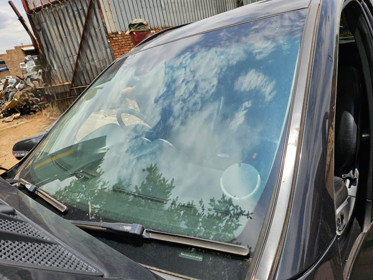 Windscreen front for Mercedes ML320 cdi for sale - Private Seller Windscreen front for Mercedes ML320 cdi for sale - Private Seller