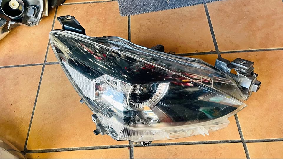 Mazda 2 headlight