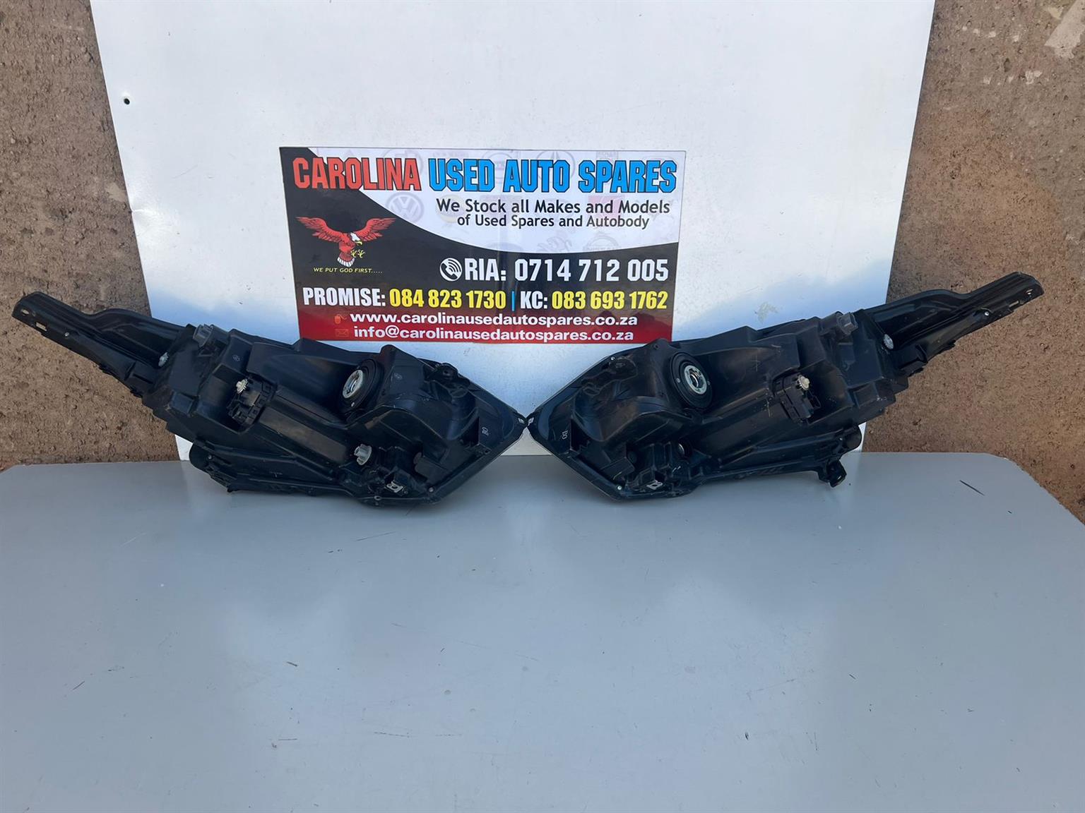 Honda HR-V left and right side headlight with double beam - Private Seller