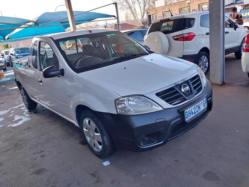 2012 NISSAN NP 200 1.6  MANUEL PETROL WHITE COLOR PRICE