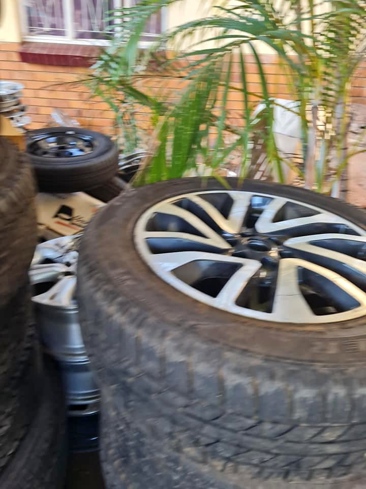 Nissan navara original alloy mags size 18 aset +tyres - Private Seller Nissan navara original alloy mags size 18 aset +tyres - Private Seller