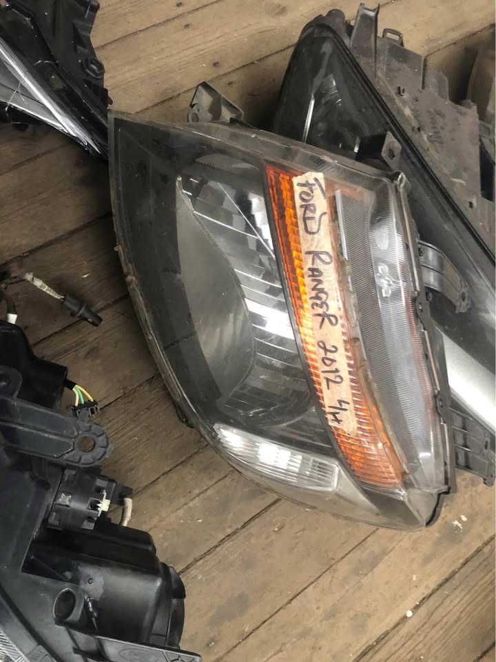 Ford Ranger 2012 Headlight - Private Seller Ford Ranger 2012 Headlight - Private Seller