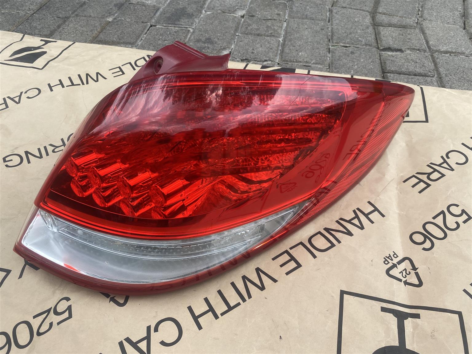 2015 HYUNDAI VELOSTER LED TAIL LIGHT RIGHT SIDE FOR SALE. IN PRISTINE CONDITION - Private Seller 2015 HYUNDAI VELOSTER LED TAIL LIGHT RIGHT SIDE FOR SALE. IN PRISTINE CONDITION - Private Seller