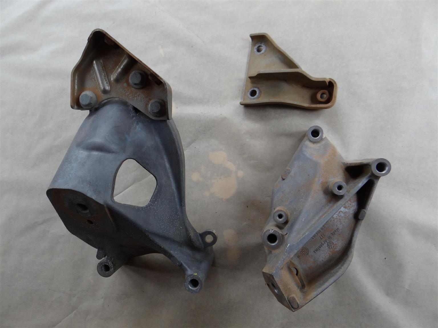 Engine support brackets - VW Amarok / Transporter / Audi / VW 2.0 TDI