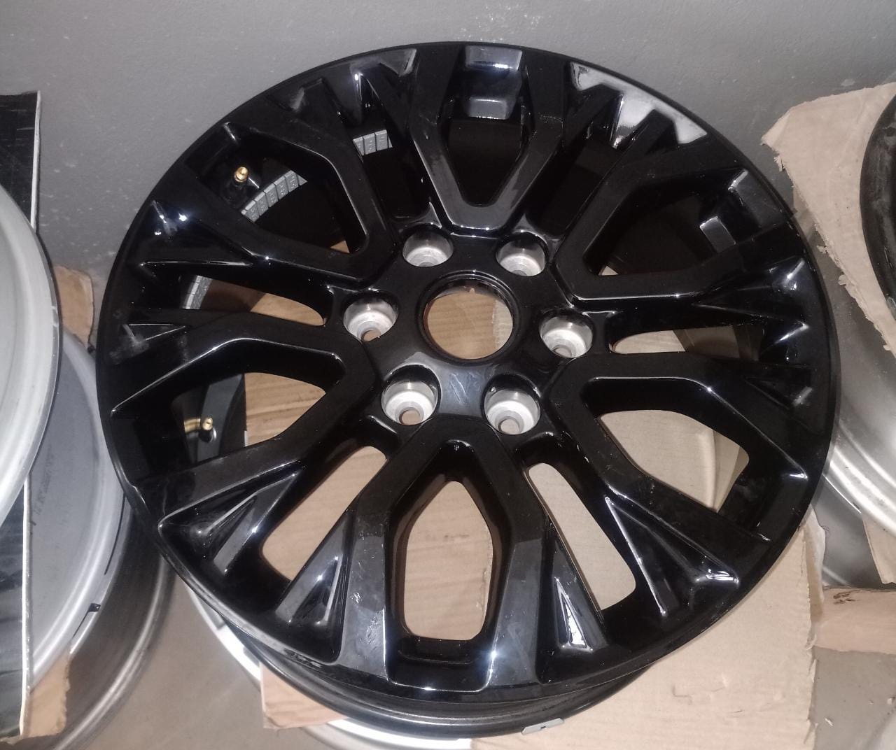 18 inch Ford Stormtrek/Thunder original mag to use for spare - Private Seller 18 inch Ford Stormtrek/Thunder original mag to use for spare - Private Seller
