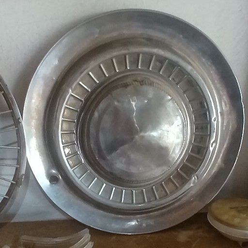 Pontiac, wheel cap - Private Seller Pontiac, wheel cap - Private Seller