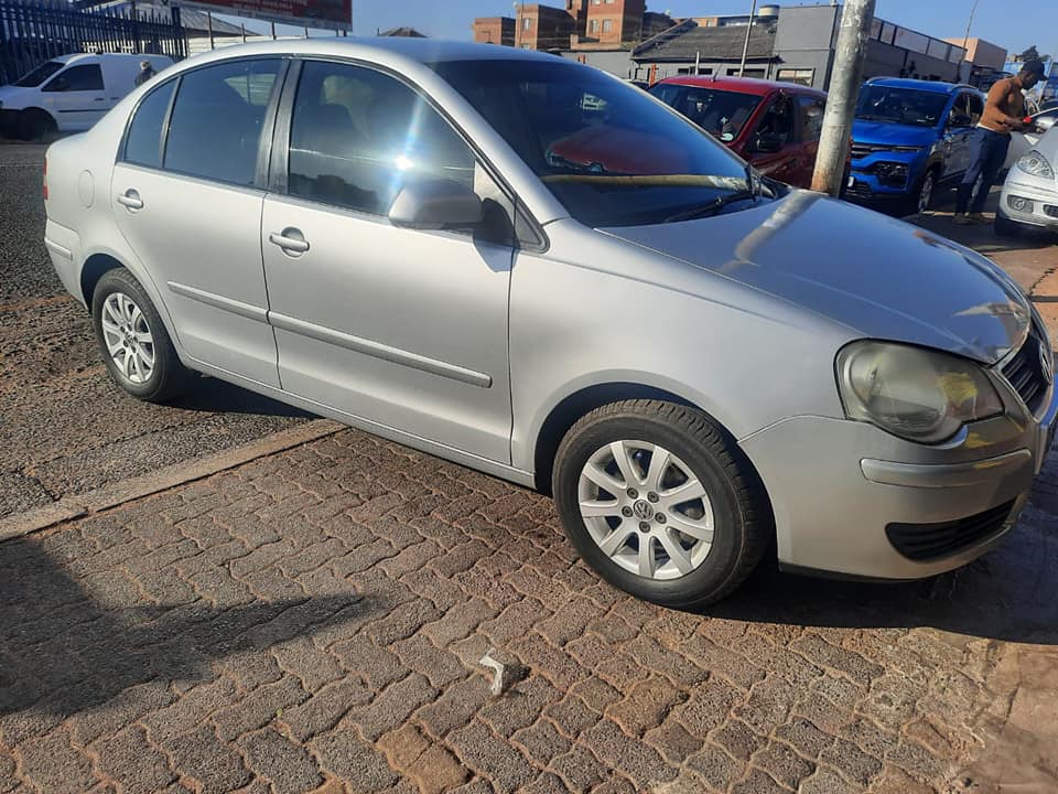2009 Volkswagen polo Classic 1.6 Sedan Automatic with a Nice interior seat