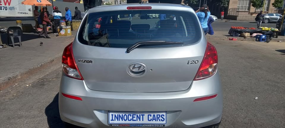 2013 HYUNDAI i20 1.2 MOTION, MANUAL TRANSMISSION, PETROL, SILVER COLOUR,